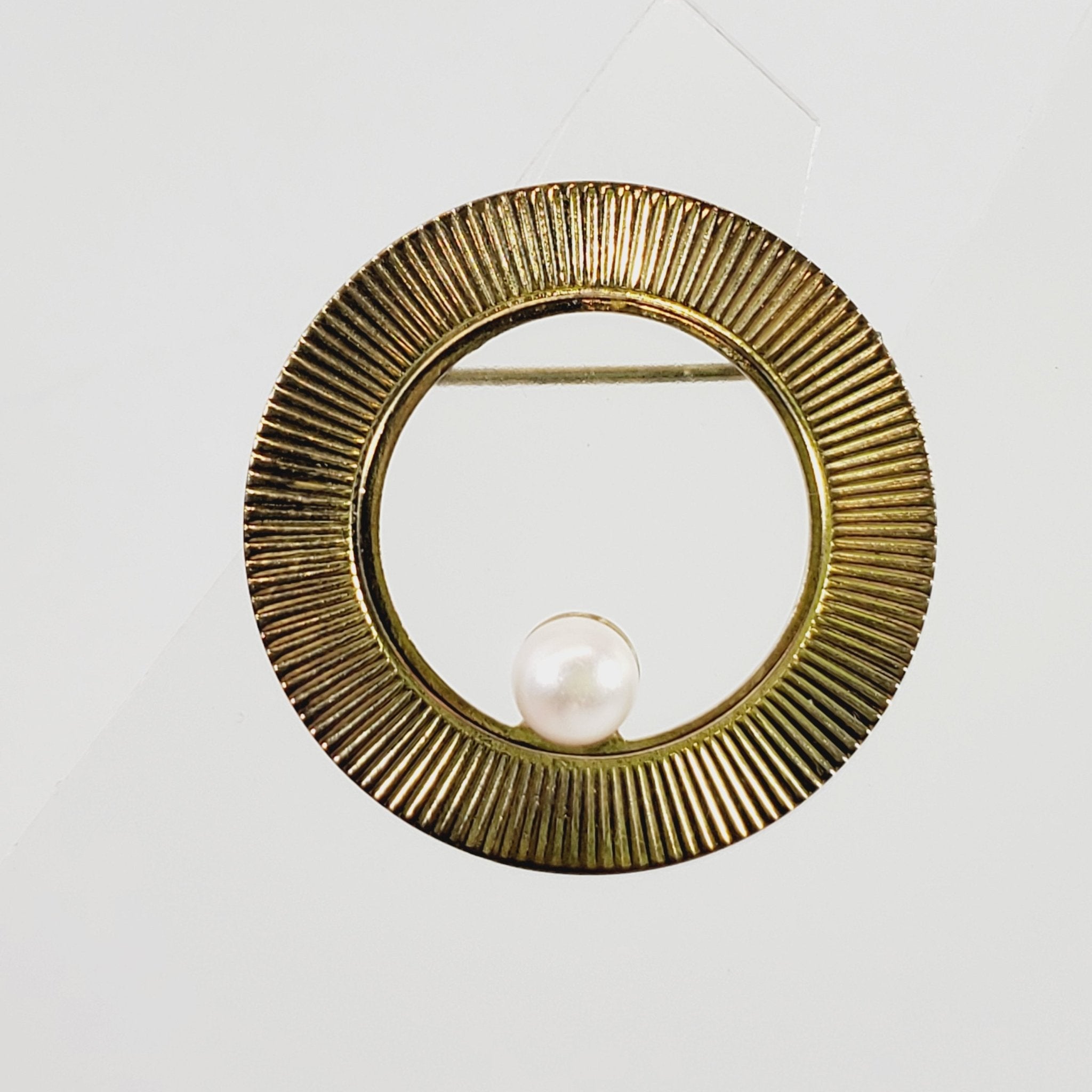 Vintage Faux Pearl Circular Brooch